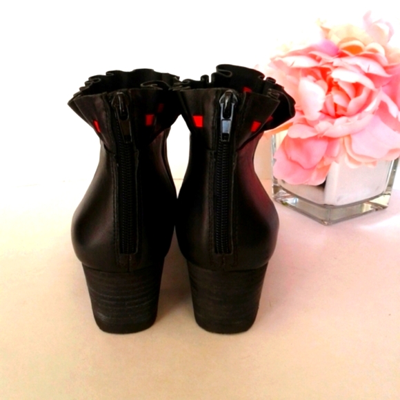 Lori Goldstein black open toe booties - Picture 4 of 12